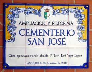 Rótulo para cementerio. Rótulo de cerámica para La Lantejuela. Sevilla