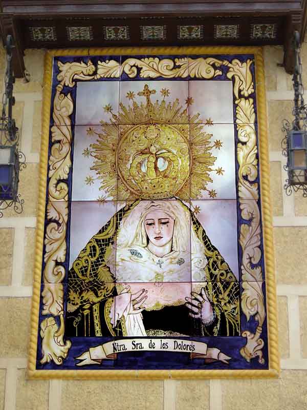 Virgen de los Dolores. Retablo religioso en cerámica