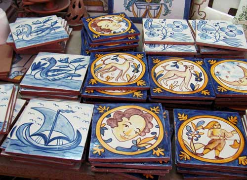 Proceso de pintura de azulejos.