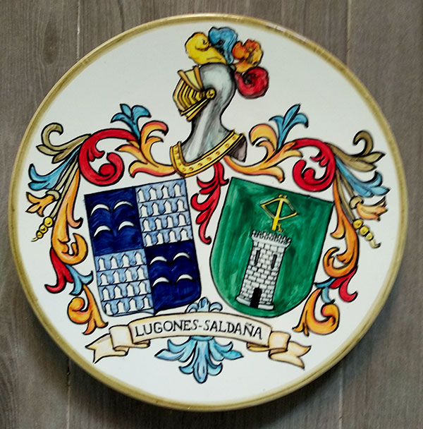 Escudos heráldicos en plato