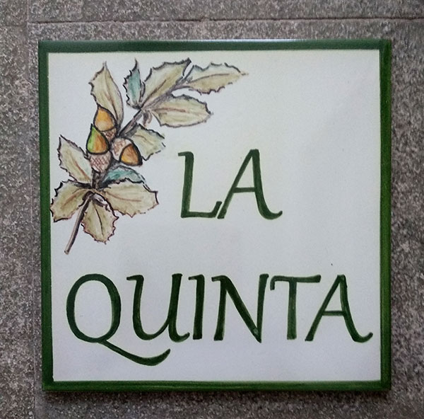 Pequeña placa para fachada